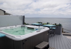 Retro Sea Cottage 180' Ocean Front Panoramic View