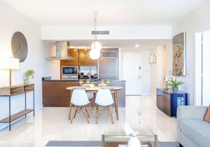 Riverwalk Access | Chic Brickell Condo