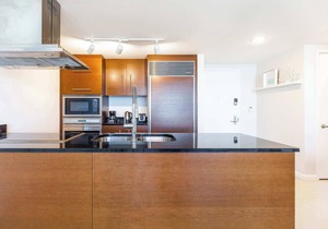 Riverwalk Access | Chic Brickell Condo