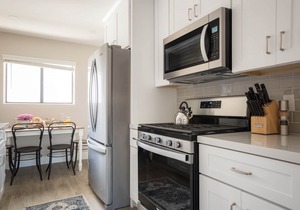 Seashore V by AvantStay | Sleek La Jolla Flat 5mins from the Beach!