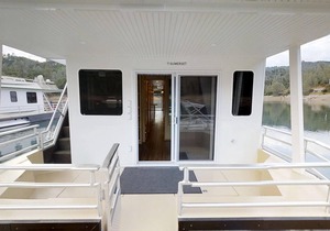 Shasta Marina at Packers Bay's Sumerset Houseboat.