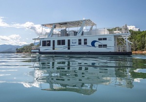 Shasta Marina at Packers Bay Thoroughbred Houseboat.
