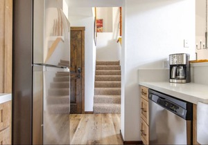 Snowcreek 870-Rustic mountain charm in this Snowcreek condo with views!