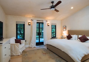 SONOMA CREEK VILLA NEW PICKLEBALL COURT, heated pool, hot tub, gated, EV Charger