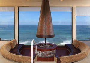 Spacious Beach Front Condo-Resort Like Amenities Pool And Spa