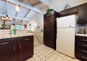 Spacious Home, Washer/Dryer. Quiet Location near Biking Trails. Pool On-site