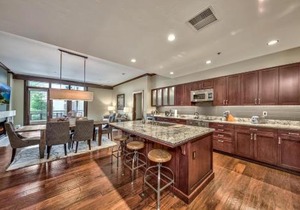 Summer Sale- 2 Bedroom At Constellation Residences Condo