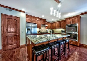 Tahoe Woods #602 Stateline, Walk to Gondola, Lake, Casinos