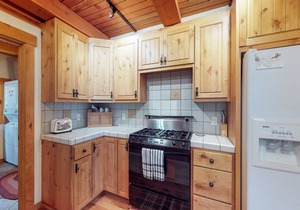 Tahoma hideaway near lake, trails & mountain vibes