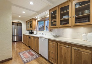 Tranquil west shore retreat. Tahoe Pines HOA pier and beach. Pet OK!