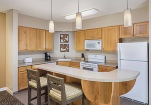 Windsor, CA: Sonoma 3 Bedroom Condo w/Fireplace, Resort Pool, Spa, WiFi & More!