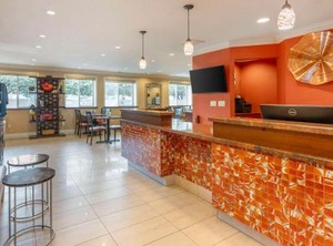Airport Plaza | Newhall