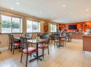Airport Plaza | Newhall