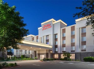 Hampton Inn Suites Fresno | Raisin