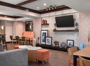 Hampton Inn Suites Fresno | Raisin