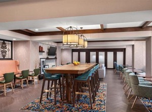 Hampton Inn Suites Fresno | Raisin