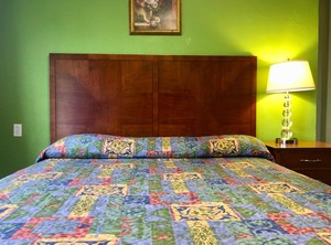 La Rouge Motel | College East