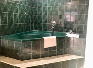 La Rouge Motel | College East