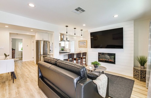 Lincoln Acres House | 1 Mi to Marina & Bay: Modern Gem in Chula Vista