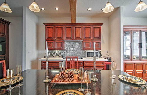 South Lake Tahoe House | 1 Mi to Mtn, 1 More to Shore! Luxury Tahoe Home