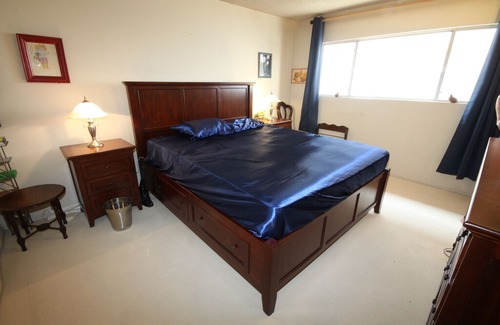 West Los Angeles Apartment | 1 mile from UCLA-Private Master Suite Best of West Los Angeles Sleeps 1 or 2