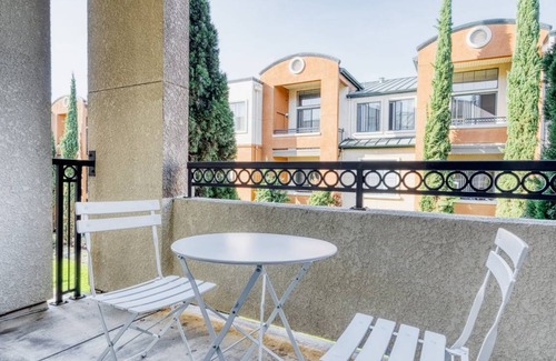 East San Mateo Apartment | 109 m² Apartment ∙ 2 bedrooms ∙ 4 guests