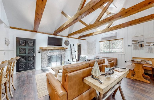 Idyllwild Cabin | 120 m² Cabin ∙ 2 bedrooms ∙ 6 guests