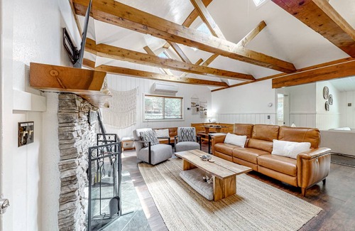 Idyllwild Cabin | 120 m² Cabin ∙ 2 bedrooms ∙ 6 guests