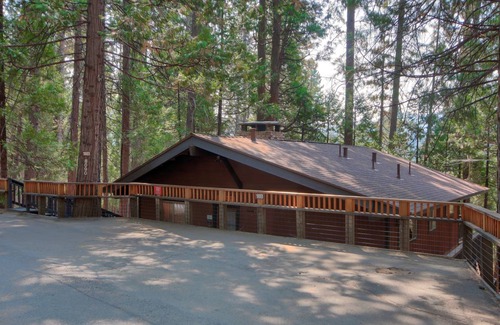 North Wawona Cabin | 125 m² Cabin ∙ 3 bedrooms ∙ 9 guests