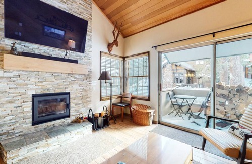 Mammoth Lakes Condo | 139 m² Condo ∙ 3 bedrooms ∙ 9 guests