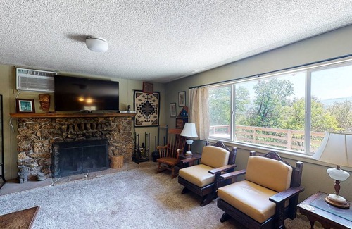 Oakhurst House | 151 m² House ∙ 3 bedrooms ∙ 8 guests