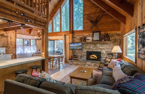 Tahoe Pines Cabin | 152 m² Cabin ∙ 4 bedrooms ∙ 10 guests