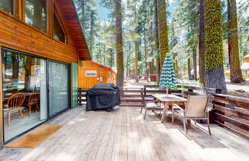 Tahoe Pines Cabin | 152 m² Cabin ∙ 4 bedrooms ∙ 10 guests