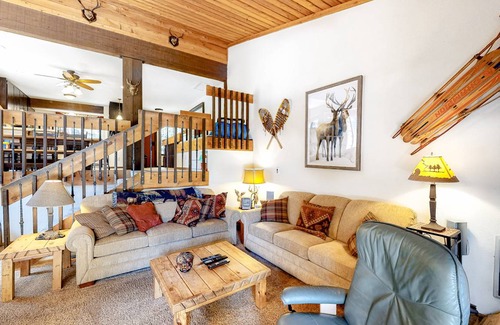 Lakeshore Condo | 153 m² Condo ∙ 3 bedrooms ∙ 8 guests