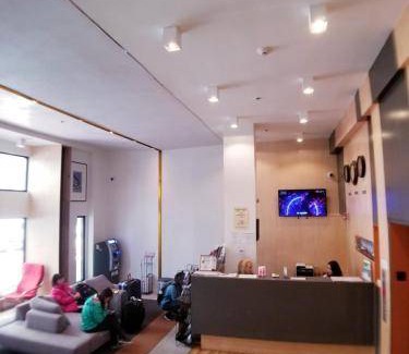 Theater District Hostel | 16 m² Hostel ∙ 3 guests