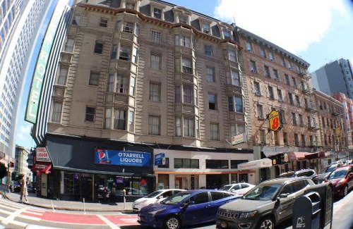 Theater District Hostel | 16 m² Hostel ∙ 3 guests