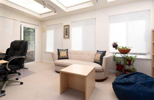 West Menlo Park House | 184 m² House ∙ 3 bedrooms ∙ 5 guests