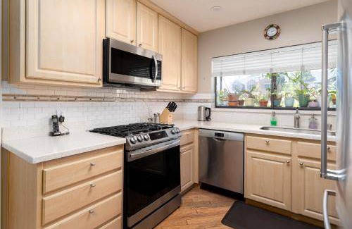 West Menlo Park House | 184 m² House ∙ 3 bedrooms ∙ 5 guests