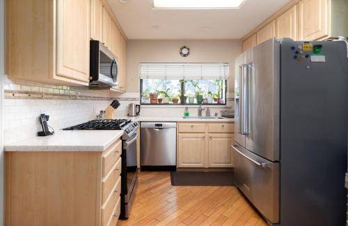 West Menlo Park House | 184 m² House ∙ 3 bedrooms ∙ 5 guests