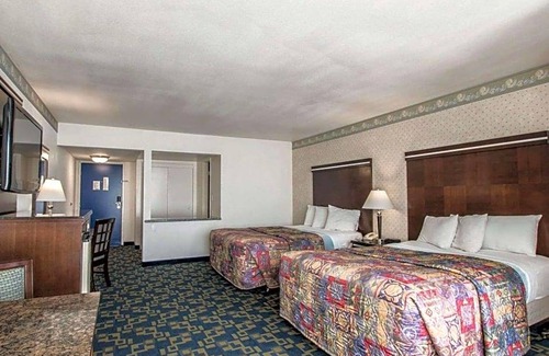 Townsite Hotel | 2-Star Hotel ∙ Rodeway Inn Oceanside Marina
