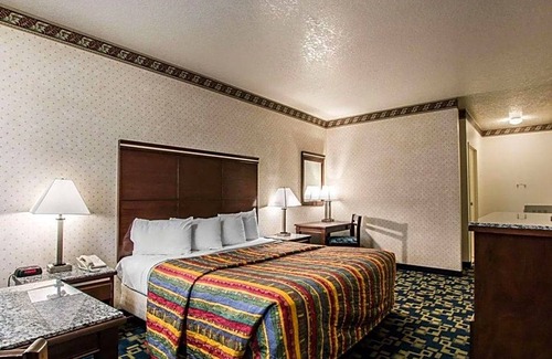 Townsite Hotel | 2-Star Hotel ∙ Rodeway Inn Oceanside Marina