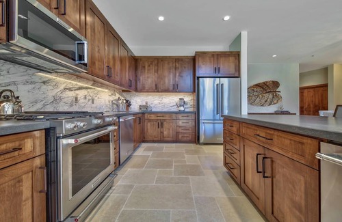 Lakeside Park Condo | 213 m² Condo ∙ 4 bedrooms ∙ 10 guests