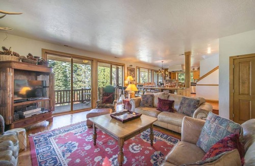 Tahoma House | 225 m² House ∙ 4 bedrooms ∙ 10 guests