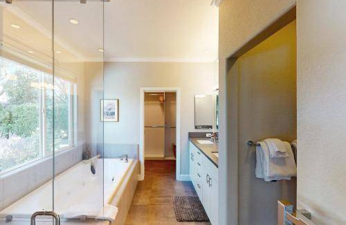 Boyes Hot Springs House | 238 m² House ∙ 3 bedrooms ∙ 6 guests
