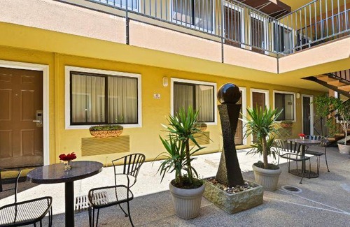 Downtown Hotel | 27 m² Motel ∙ 4 guests