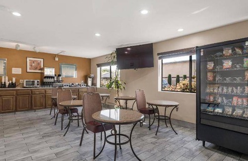 Yuba City Hotel | 275 m² Hotel ∙ 127 guests