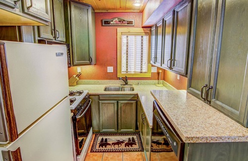 Donner Lake Woods House | 3 bedroom, 2 bath, sleeps 8. West End of Donner Lake DLR#132