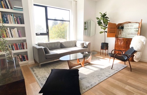 Upper Telegraph House | 3-bedroom townhome in walkable Rockridge close to UC Berkeley and SF.