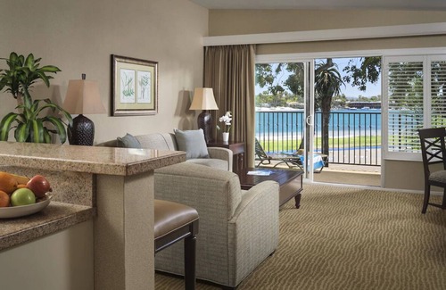 San Diego Hostel | 3 Partial Bay View Suite Queens, Bahia Resort, On-Site Dining, Game Room, Pool