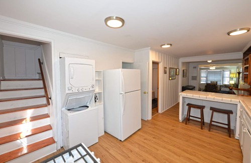 Avalon House | 317CA, WIFI, PRIVATE BALCONY W/BBQ, CLOSE TO BEACH - 317 Catalina Ave.